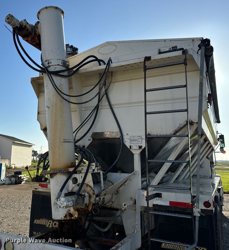 image for item EH6758 1988 WhiteGMC WCA fertilizer delivery truck