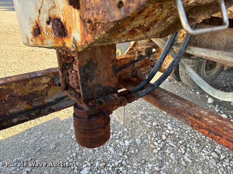 image for item EH6758 1988 WhiteGMC WCA fertilizer delivery truck