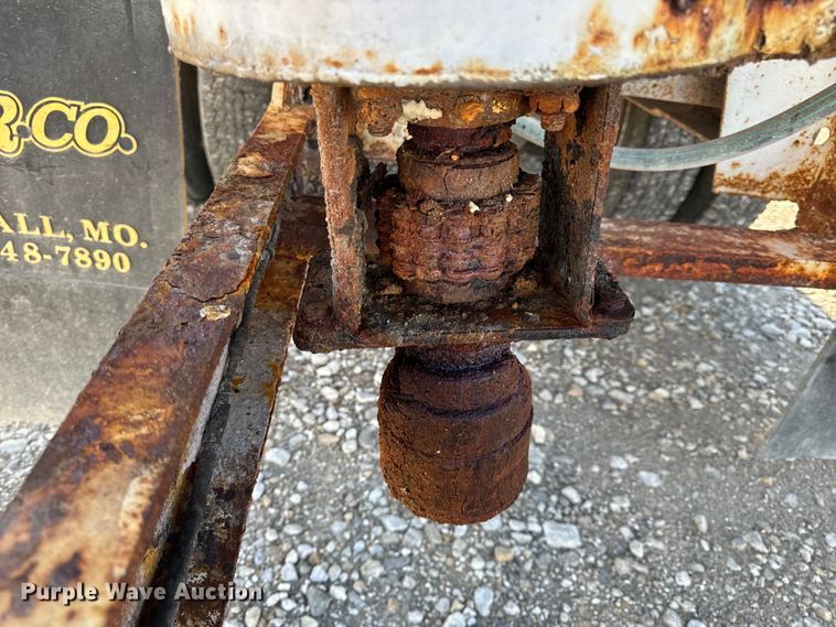 image for item EH6758 1988 WhiteGMC WCA fertilizer delivery truck