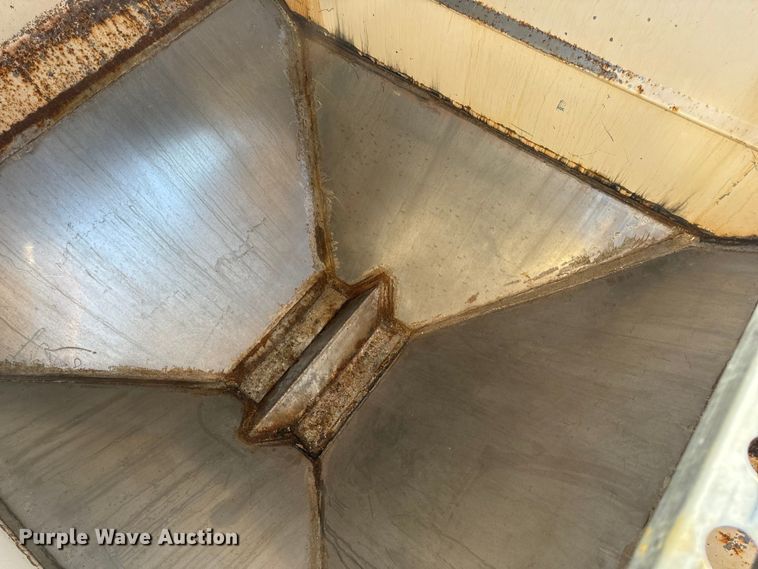 image for item EH6758 1988 WhiteGMC WCA fertilizer delivery truck