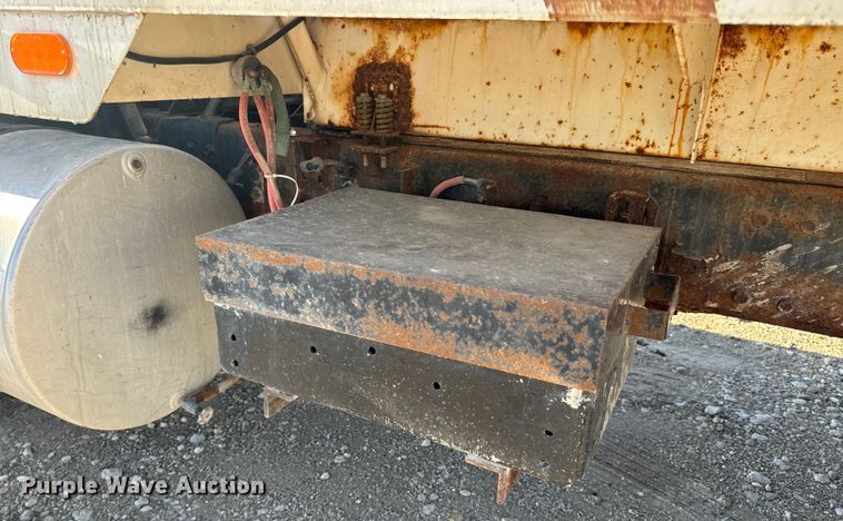 image for item EH6758 1988 WhiteGMC WCA fertilizer delivery truck