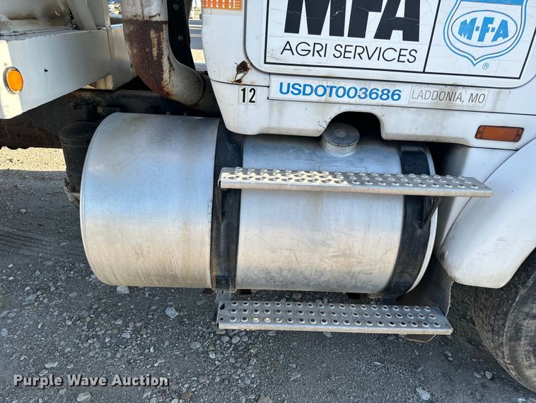 image for item EH6758 1988 WhiteGMC WCA fertilizer delivery truck