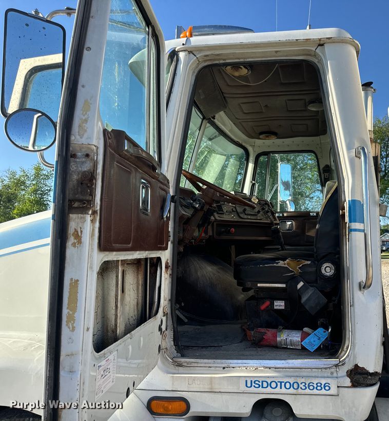 image for item EH6758 1988 WhiteGMC WCA fertilizer delivery truck