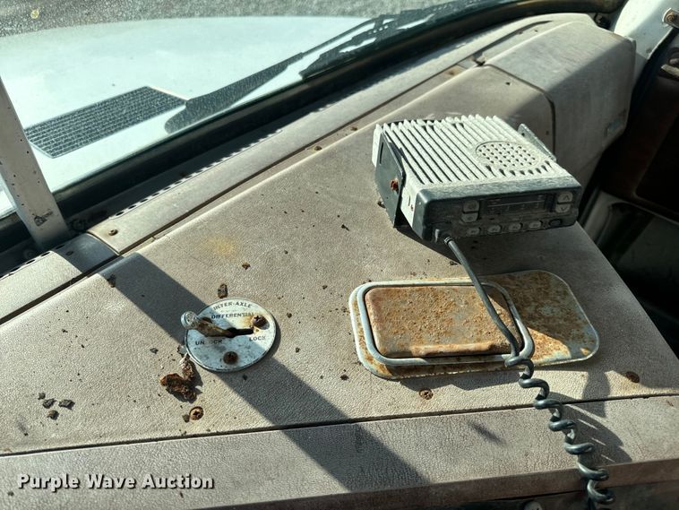 image for item EH6758 1988 WhiteGMC WCA fertilizer delivery truck