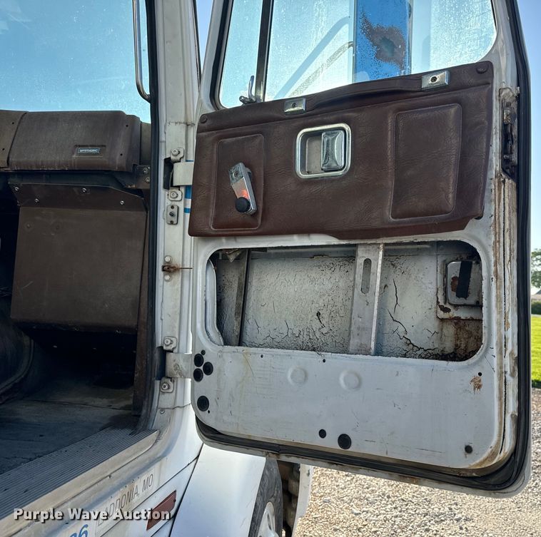 image for item EH6758 1988 WhiteGMC WCA fertilizer delivery truck