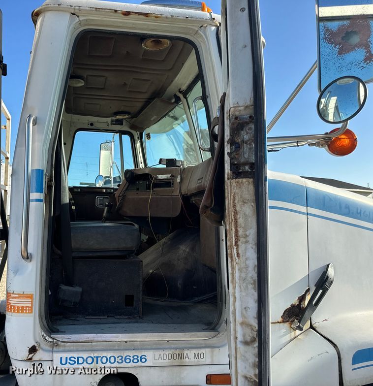 image for item EH6758 1988 WhiteGMC WCA fertilizer delivery truck