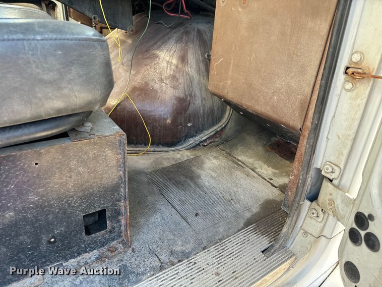 image for item EH6758 1988 WhiteGMC WCA fertilizer delivery truck