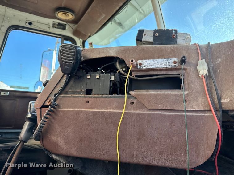 image for item EH6758 1988 WhiteGMC WCA fertilizer delivery truck