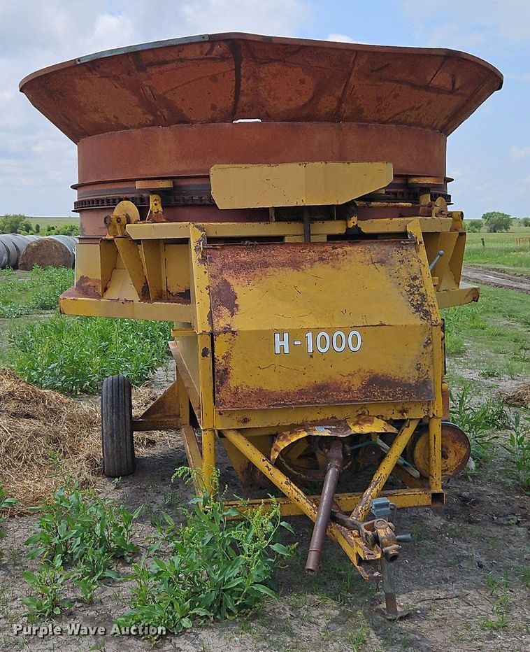 image for item EI3850 Haybuster H1000 bale processor