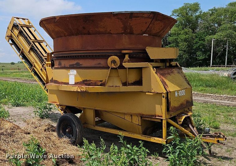 image for item EI3850 Haybuster H1000 bale processor