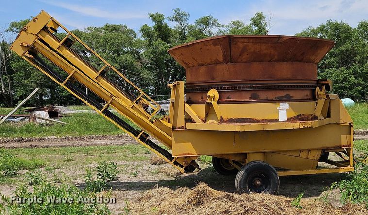 image for item EI3850 Haybuster H1000 bale processor