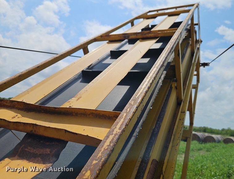 image for item EI3850 Haybuster H1000 bale processor