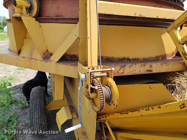 image for item EI3850 Haybuster H1000 bale processor