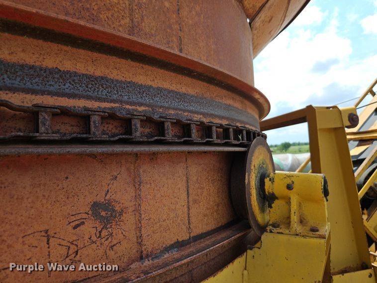 image for item EI3850 Haybuster H1000 bale processor
