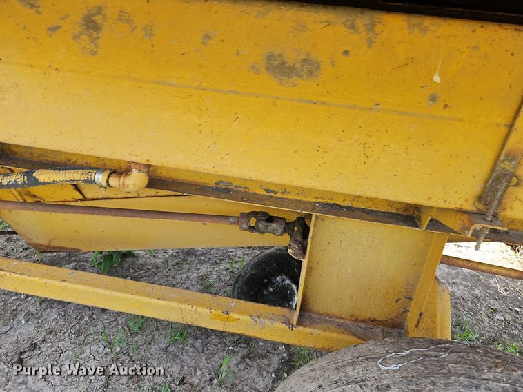image for item EI3850 Haybuster H1000 bale processor