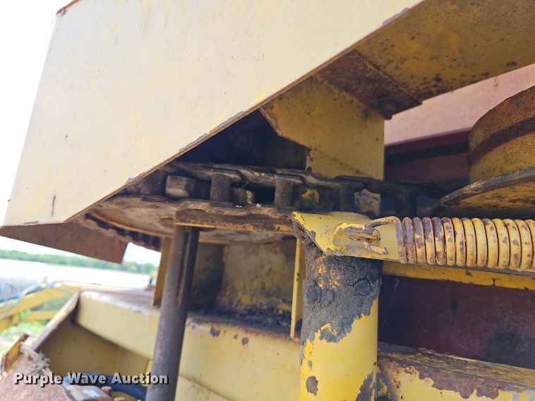 image for item EI3850 Haybuster H1000 bale processor