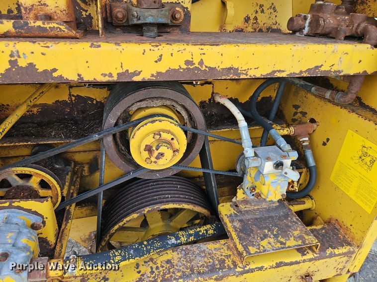 image for item EI3850 Haybuster H1000 bale processor