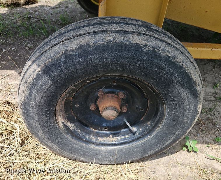 image for item EI3850 Haybuster H1000 bale processor