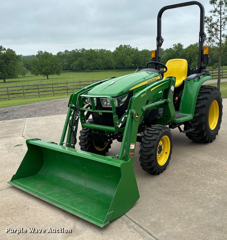 image for item EJ0649 2022 John Deere 3032E MFWD tractor