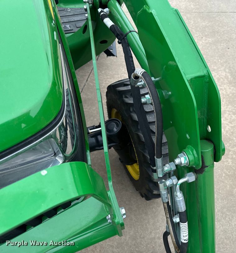 image for item EJ0649 2022 John Deere 3032E MFWD tractor