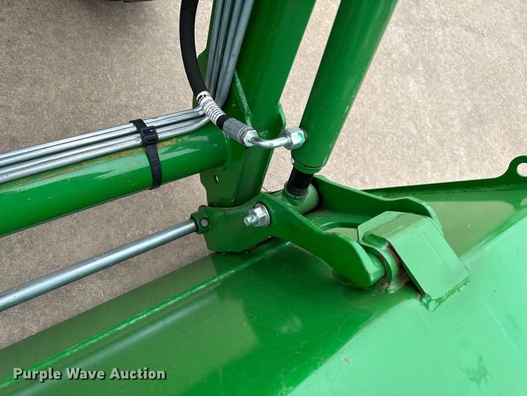 image for item EJ0649 2022 John Deere 3032E MFWD tractor