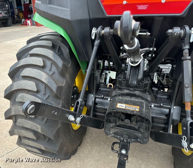 image for item EJ0649 2022 John Deere 3032E MFWD tractor