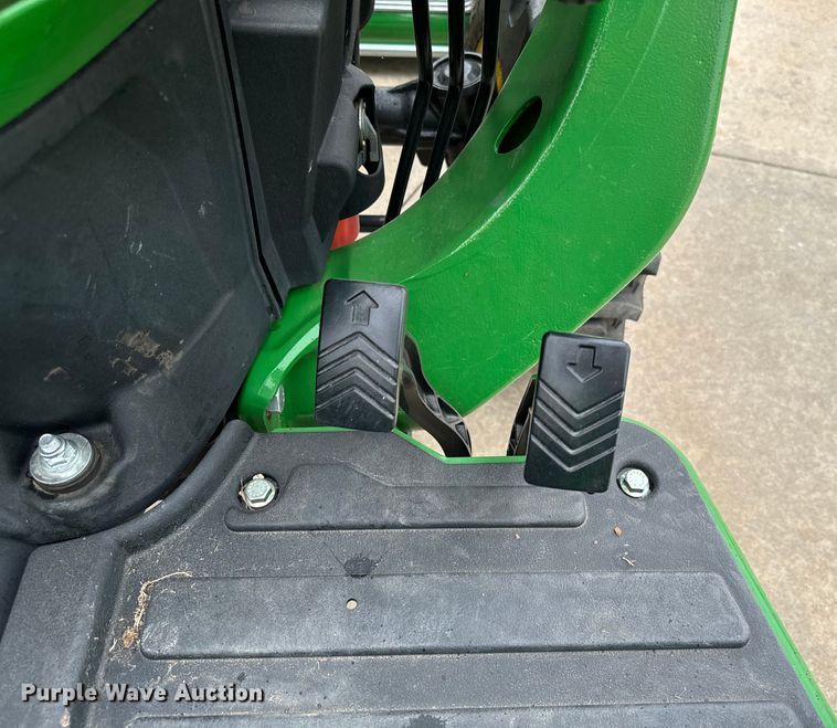 image for item EJ0649 2022 John Deere 3032E MFWD tractor