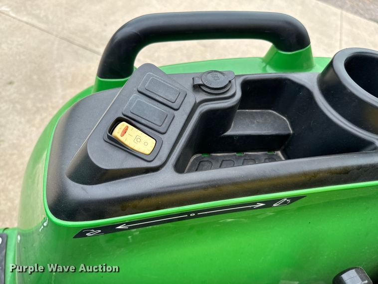 image for item EJ0649 2022 John Deere 3032E MFWD tractor