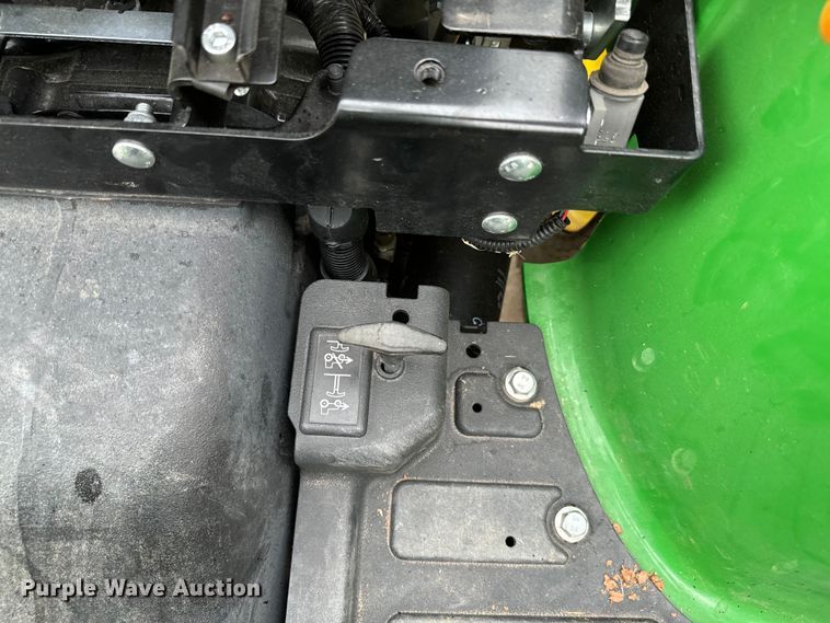 image for item EJ0649 2022 John Deere 3032E MFWD tractor