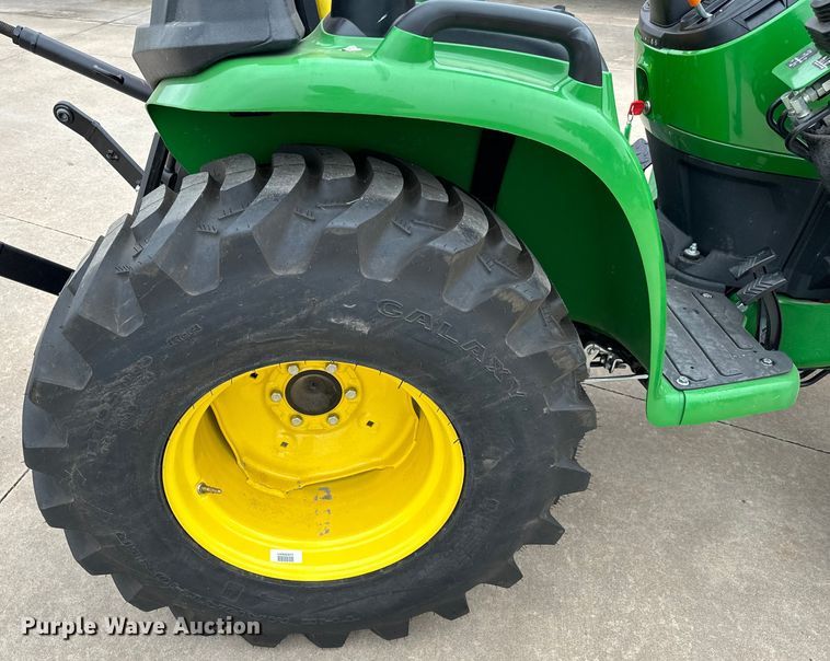 image for item EJ0649 2022 John Deere 3032E MFWD tractor