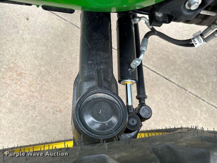 image for item EJ0649 2022 John Deere 3032E MFWD tractor