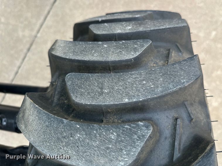 image for item EJ0649 2022 John Deere 3032E MFWD tractor