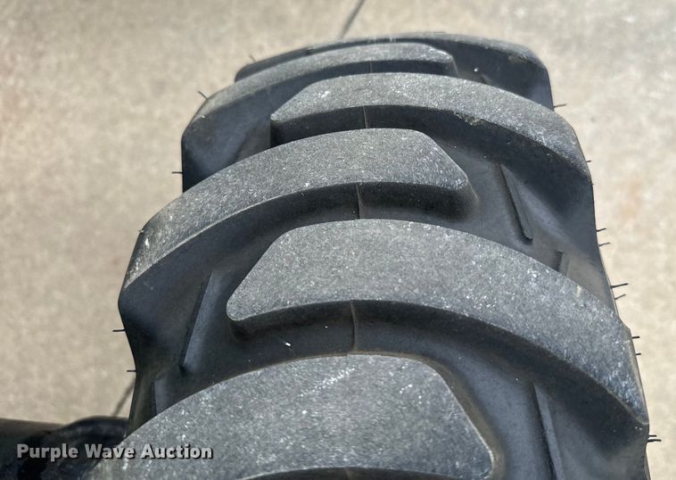 image for item EJ0649 2022 John Deere 3032E MFWD tractor