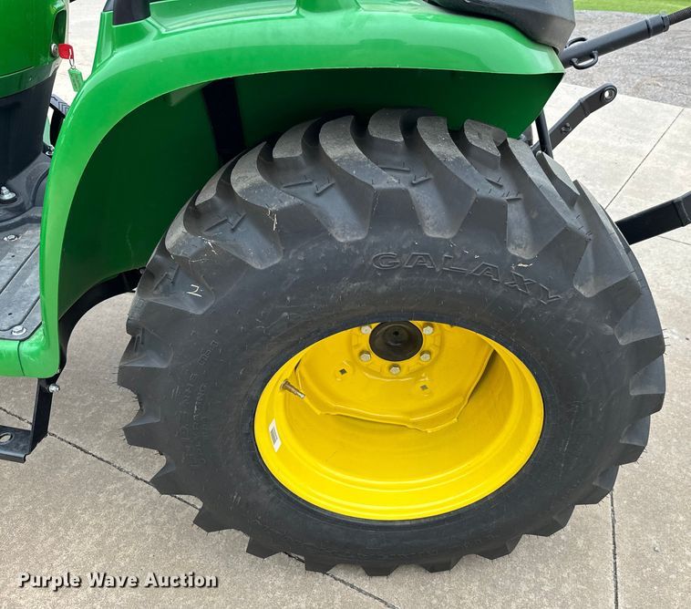 image for item EJ0649 2022 John Deere 3032E MFWD tractor