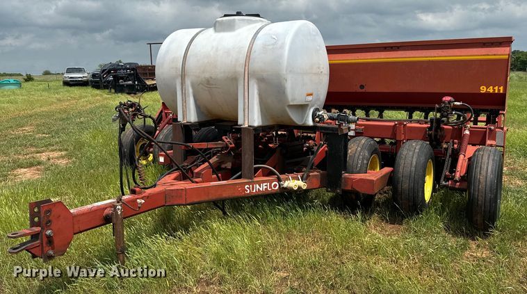 image for item EJ0652 Sunflower 9411 grain drill