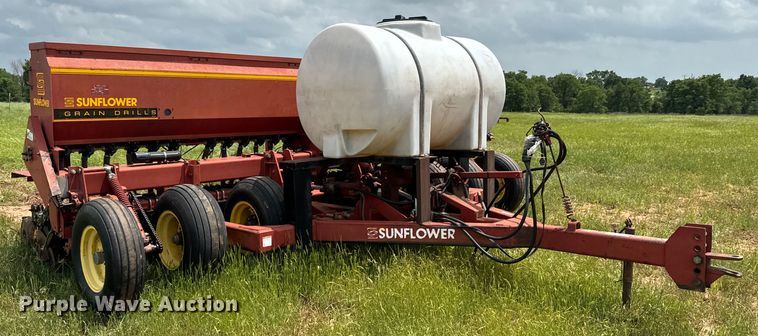 image for item EJ0652 Sunflower 9411 grain drill