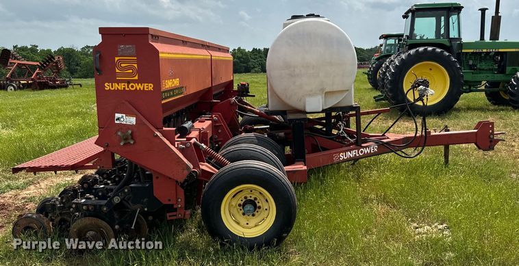 image for item EJ0652 Sunflower 9411 grain drill