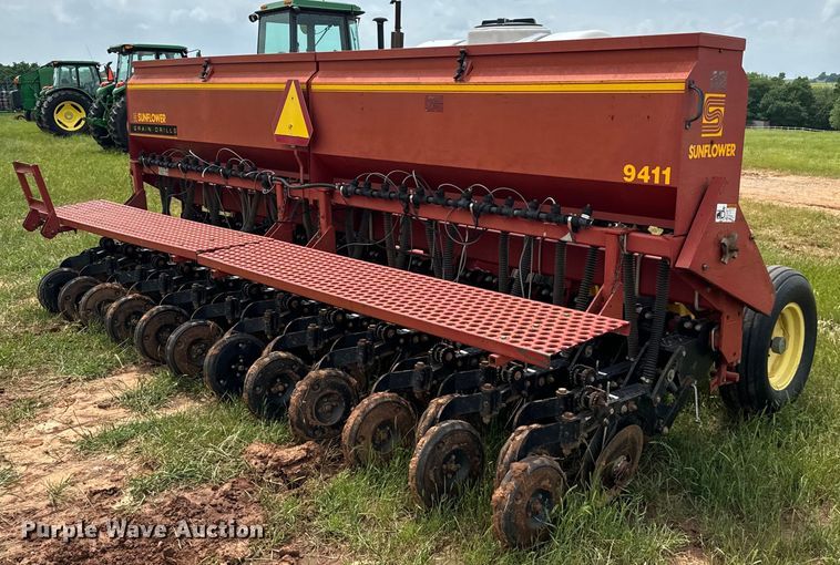 image for item EJ0652 Sunflower 9411 grain drill