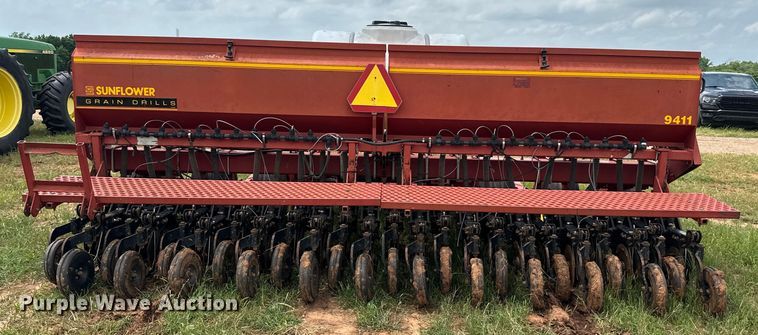 image for item EJ0652 Sunflower 9411 grain drill