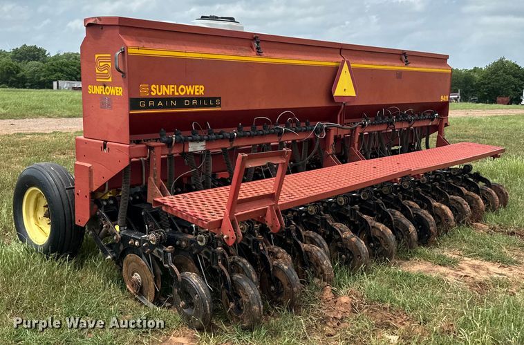 image for item EJ0652 Sunflower 9411 grain drill