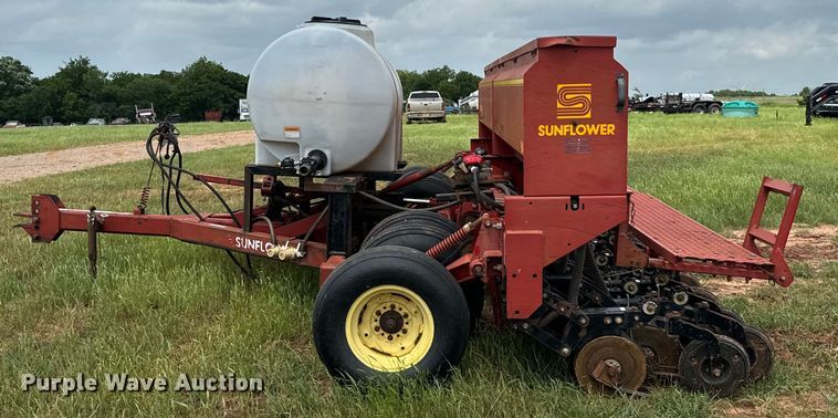 image for item EJ0652 Sunflower 9411 grain drill