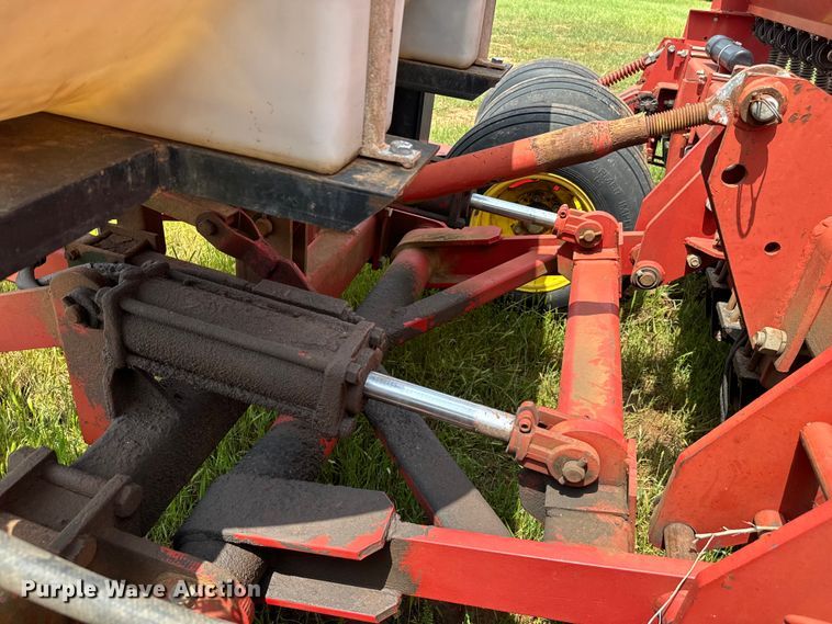 image for item EJ0652 Sunflower 9411 grain drill