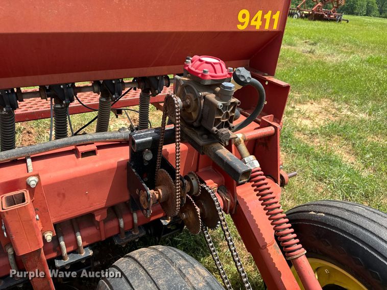 image for item EJ0652 Sunflower 9411 grain drill