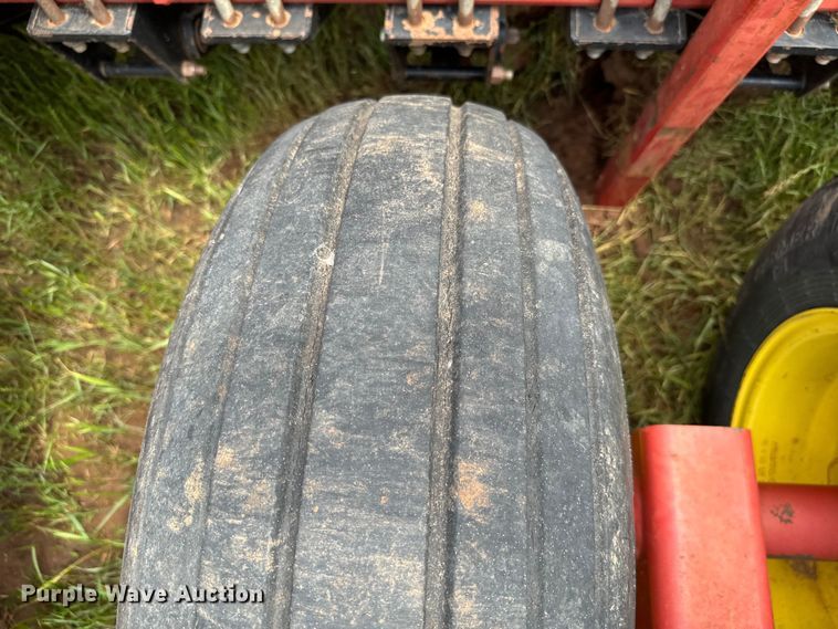 image for item EJ0652 Sunflower 9411 grain drill