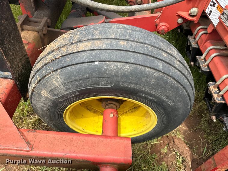 image for item EJ0652 Sunflower 9411 grain drill