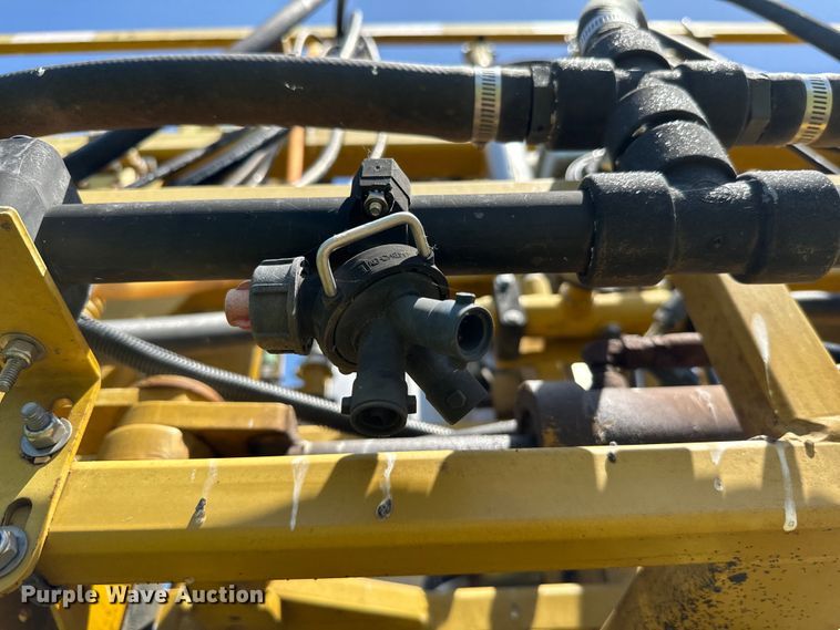 image for item EJ0660 2004 RoGator  1264 sprayer