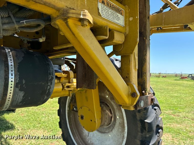 image for item EJ0660 2004 RoGator  1264 sprayer