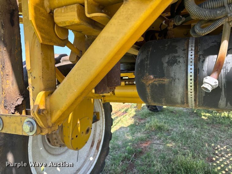 image for item EJ0660 2004 RoGator  1264 sprayer