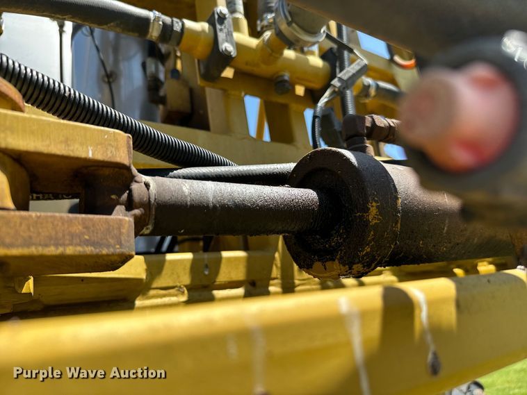 image for item EJ0660 2004 RoGator  1264 sprayer