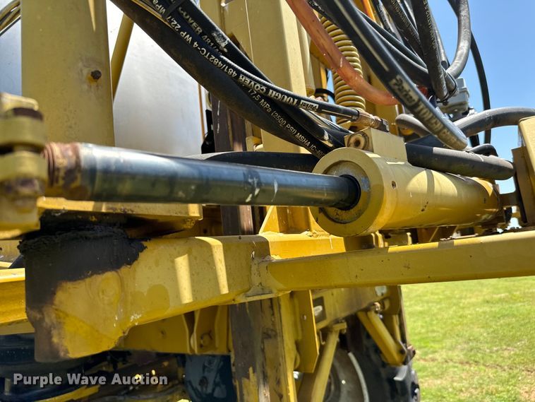 image for item EJ0660 2004 RoGator  1264 sprayer